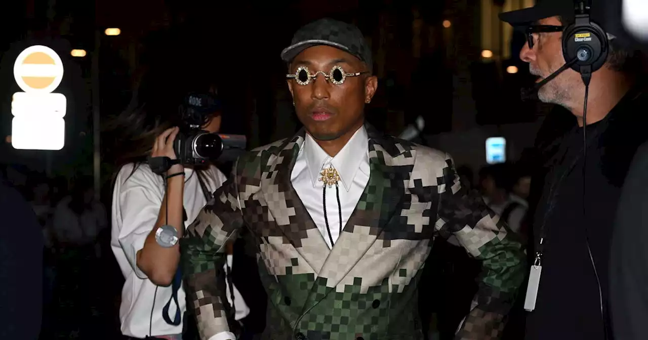 Fashion Week à Paris : quand Pharrell Williams monte sur le Pont-Neuf Vuitton