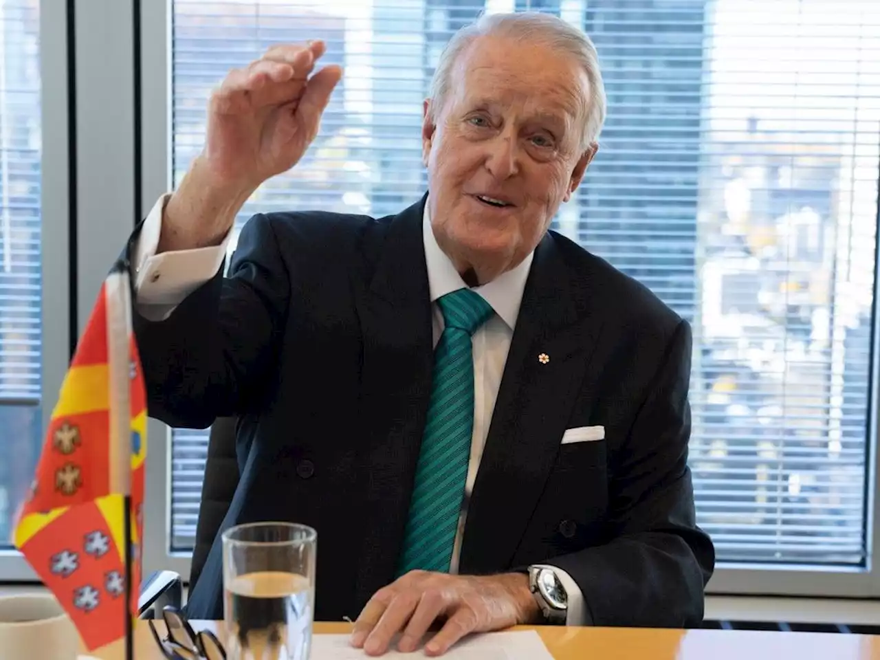 Brian Mulroney praises Trudeau's leadership, omits any mention of Tory leader