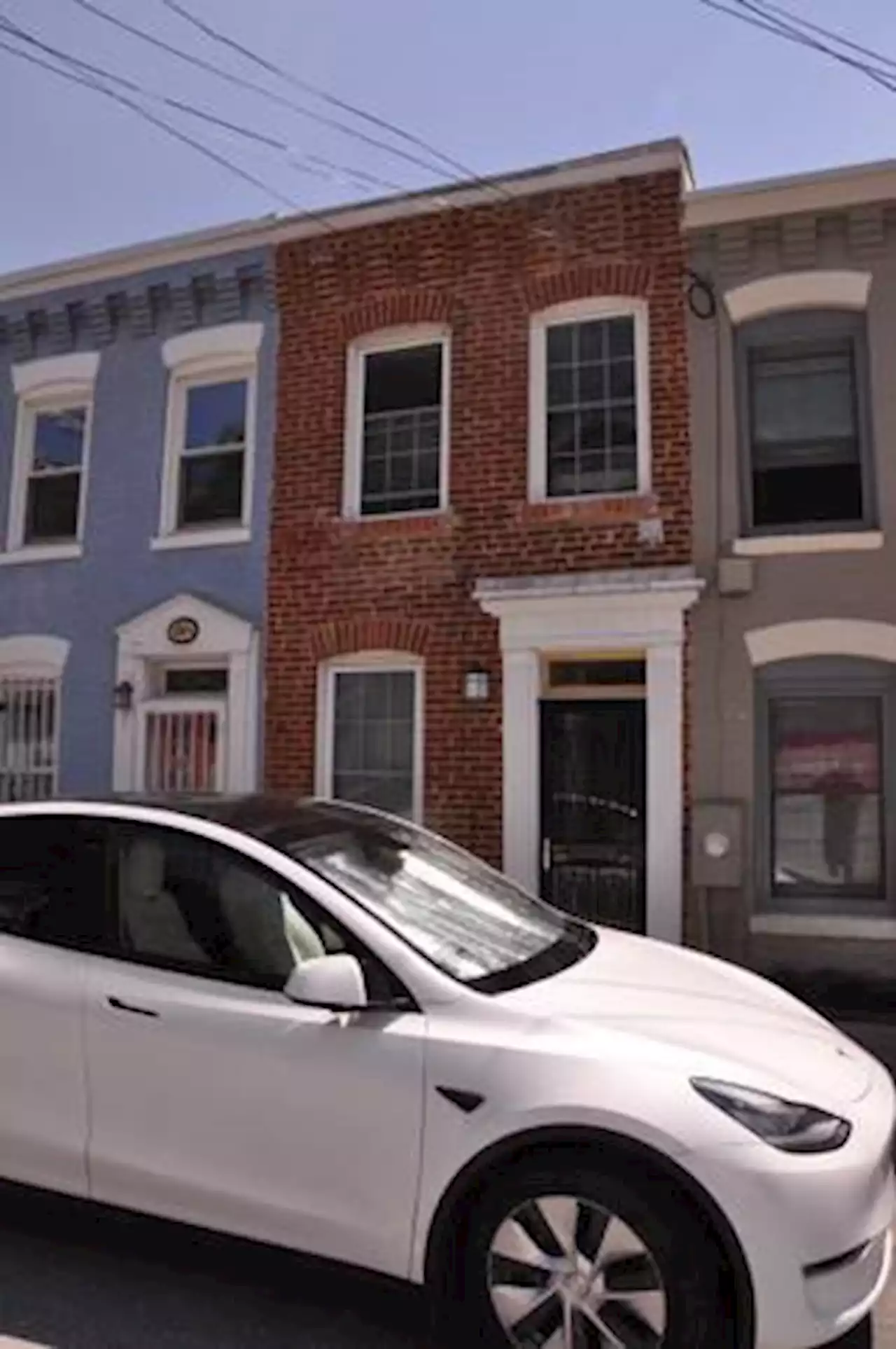 Today’s Rental was chosen because I love one bedroom alley houses and the little rear yard, obviously - PoPville