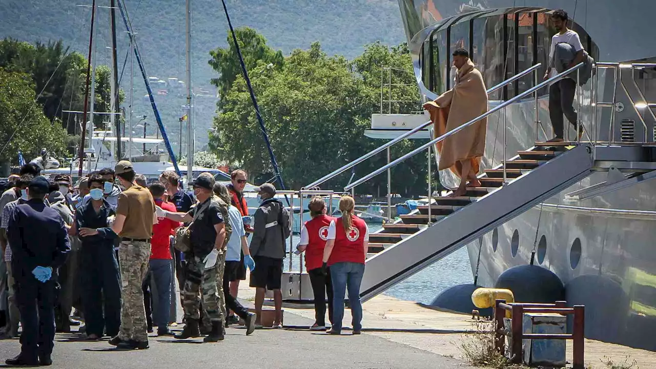 Los presuntos traficantes del naufragio en Grecia entran en prisión preventiva