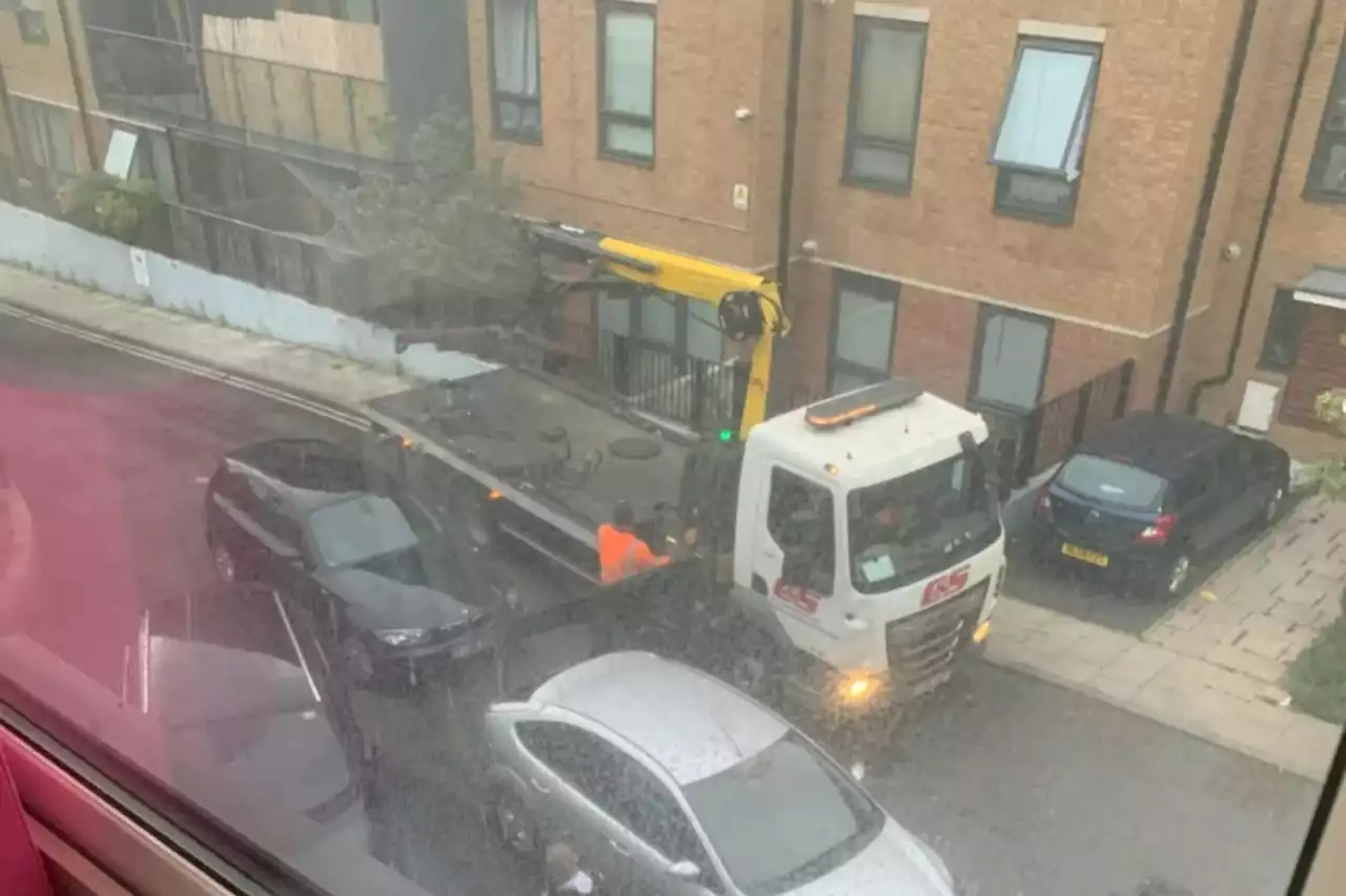 My neighbour parks his BMW in the middle of the street, blocking 9 driveways