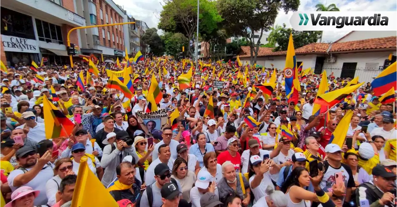 Video: Una multitud marchó en Bucaramanga contra las políticas de Petro