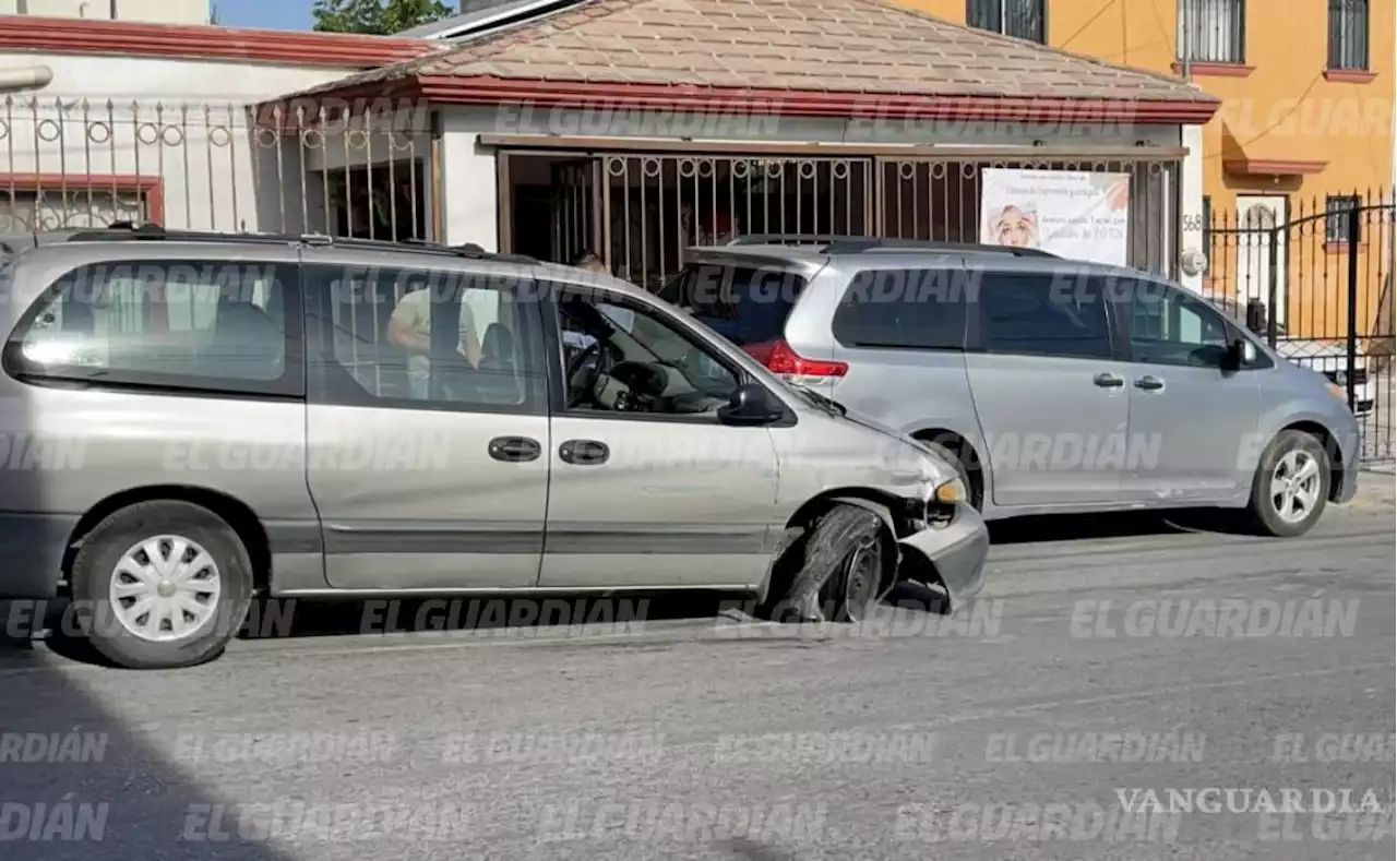 Se queda sin frenos y ocasiona accidente en la colonia Vista Hermosa de Saltillo