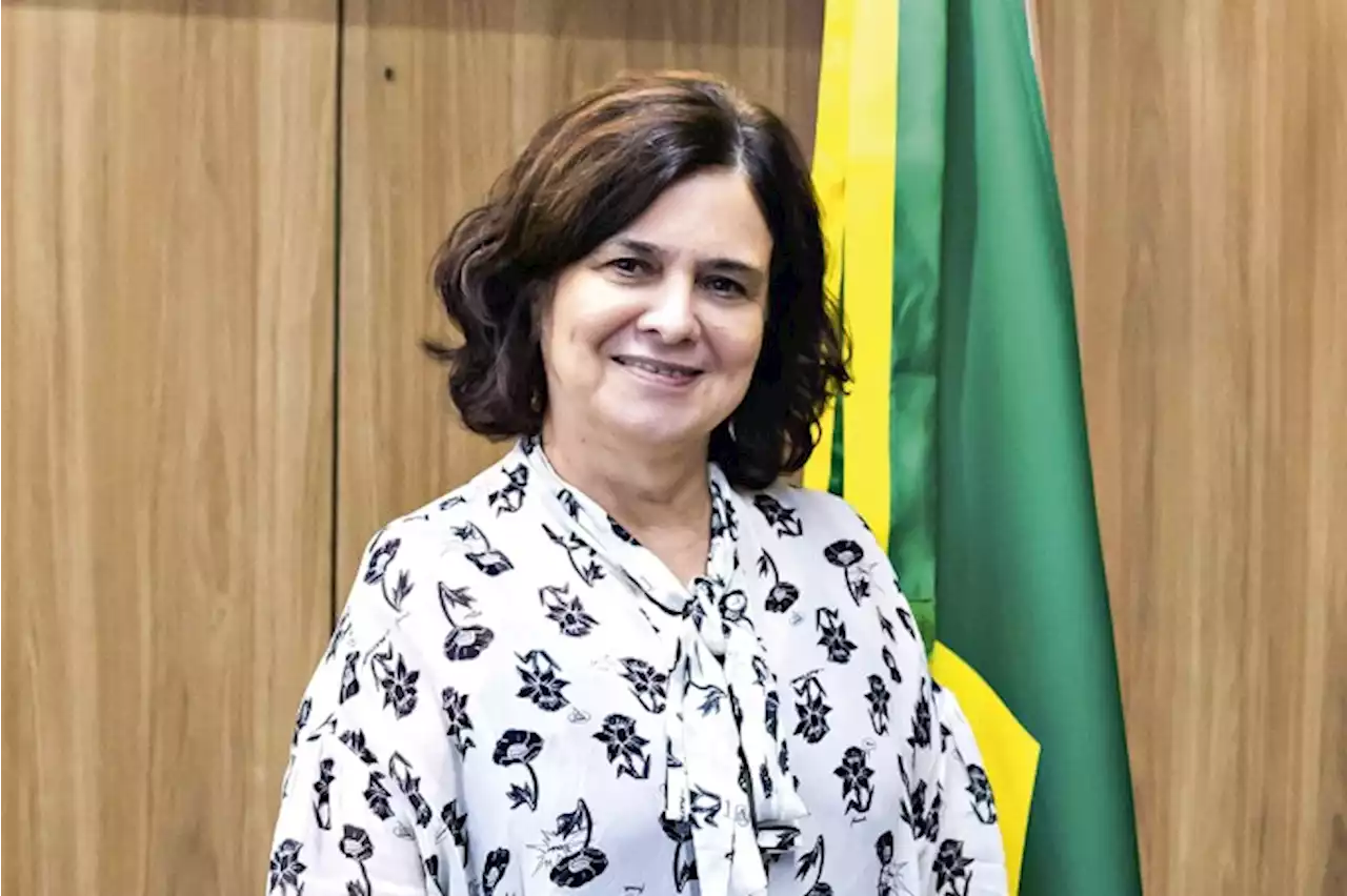 ‘Permanência no cargo é prerrogativa do presidente’, diz ministra da Saúde