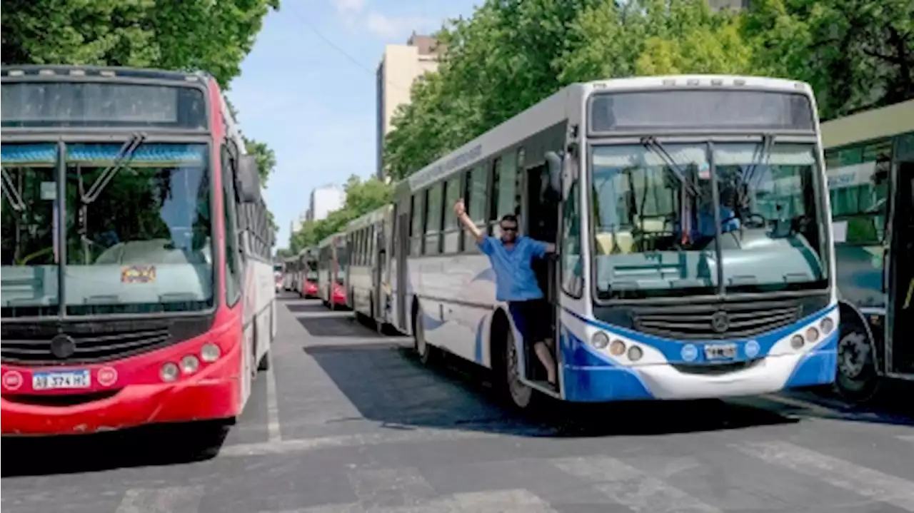 La UTA ratificó el paro de colectivos en el interior del país para hoy y mañana