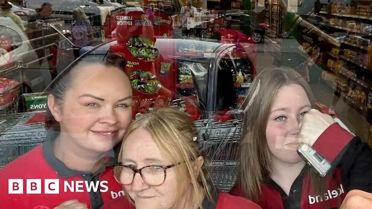 Iceland supermarket staff in north Dublin end sit-in protest