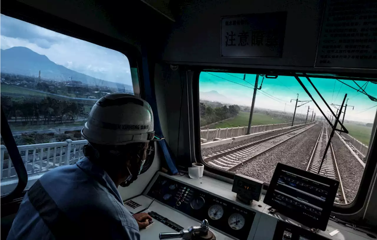 Luhut Jajal Kereta Cepat Jakarta Bandung, Bakal Top Speed?