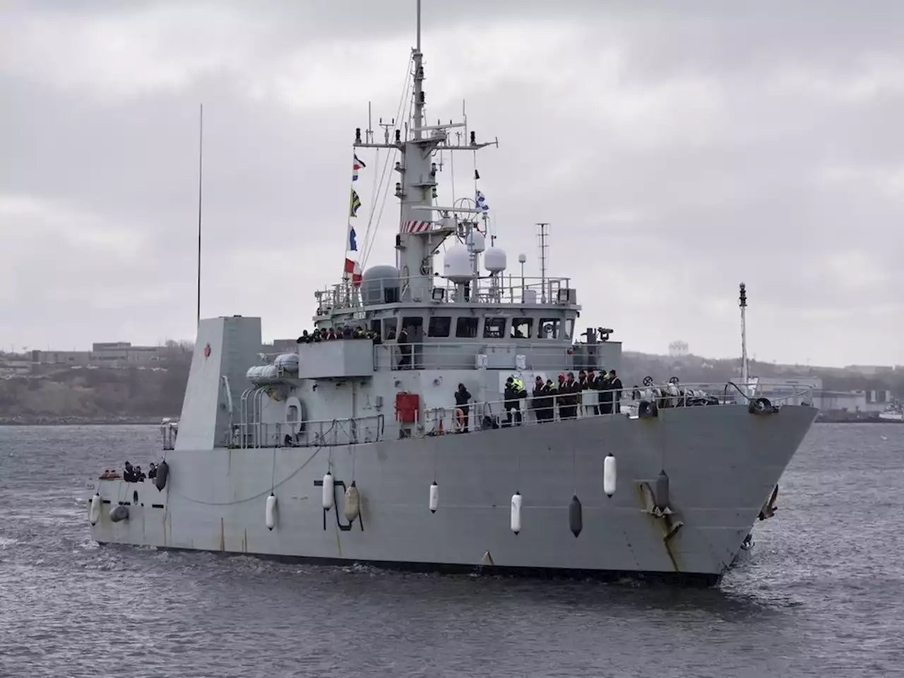 Cost of search for missing submersible 'irrelevant,' fisheries minister says