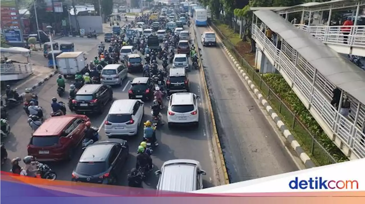 Keluh Kesah Pengendara Kena Macet di Daan Mogot Jakbar