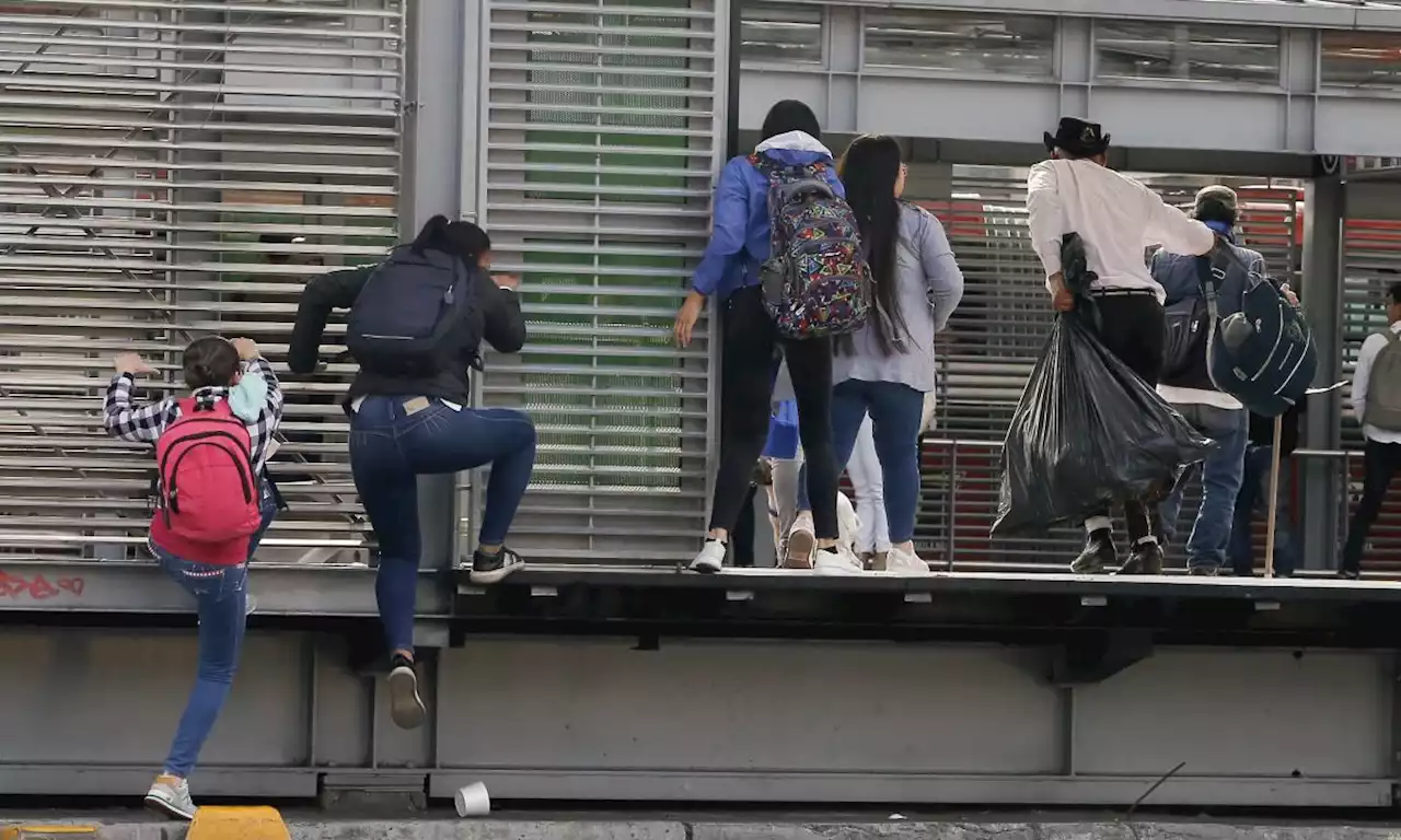 ¿Qué tanto ha logrado TransMilenio frenar a los 'colados' con las puertas antievasión?