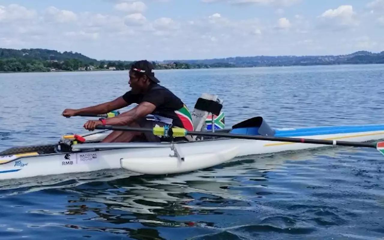 Para-rower Lifa Hlongwa paddling towards his Paris 2024 goals