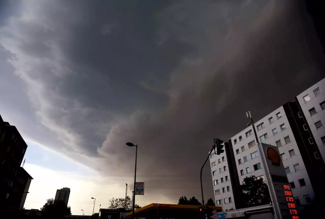 Wetter aktuell: Erste Gewitterzelle zieht an Köln vorbei – Sauerland wird heftig getroffen