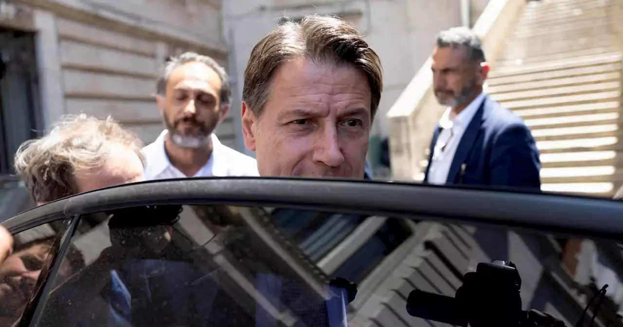 Incidente in autostrada, coinvolta anche la scorta di Giuseppe Conte: ecco cosa è successo