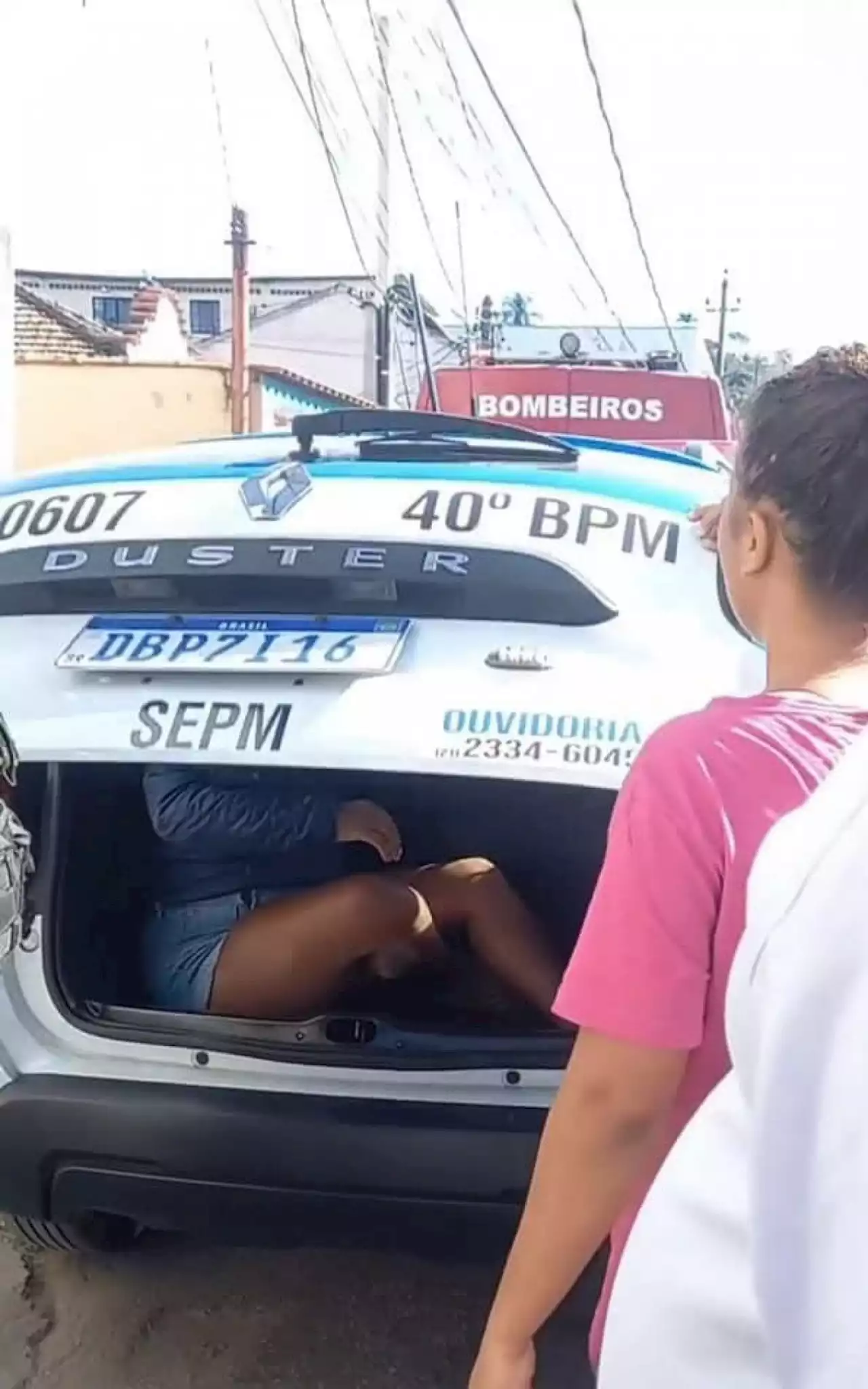 Adolescente de 15 anos é esfaqueada em frente à escola na Zona Oeste | Rio de Janeiro | O Dia