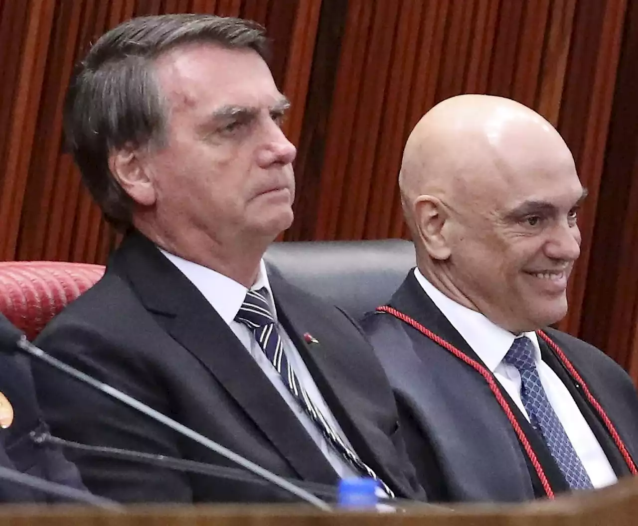 Antes de julgamento de Bolsonaro no TSE, Moraes recebe defesa do ex-presidente