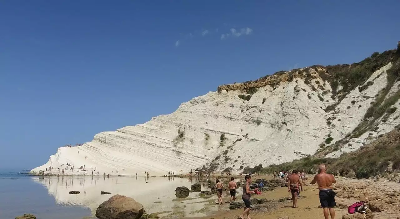 Malore improvviso alla Scala dei Turchi: morta turista romana di 41 anni