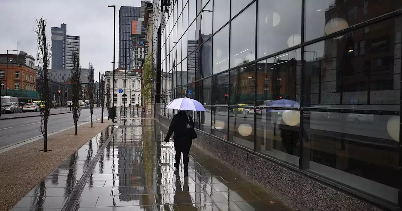 Met Office says heatwave to hit parts of UK with temperatures set to reach 33C