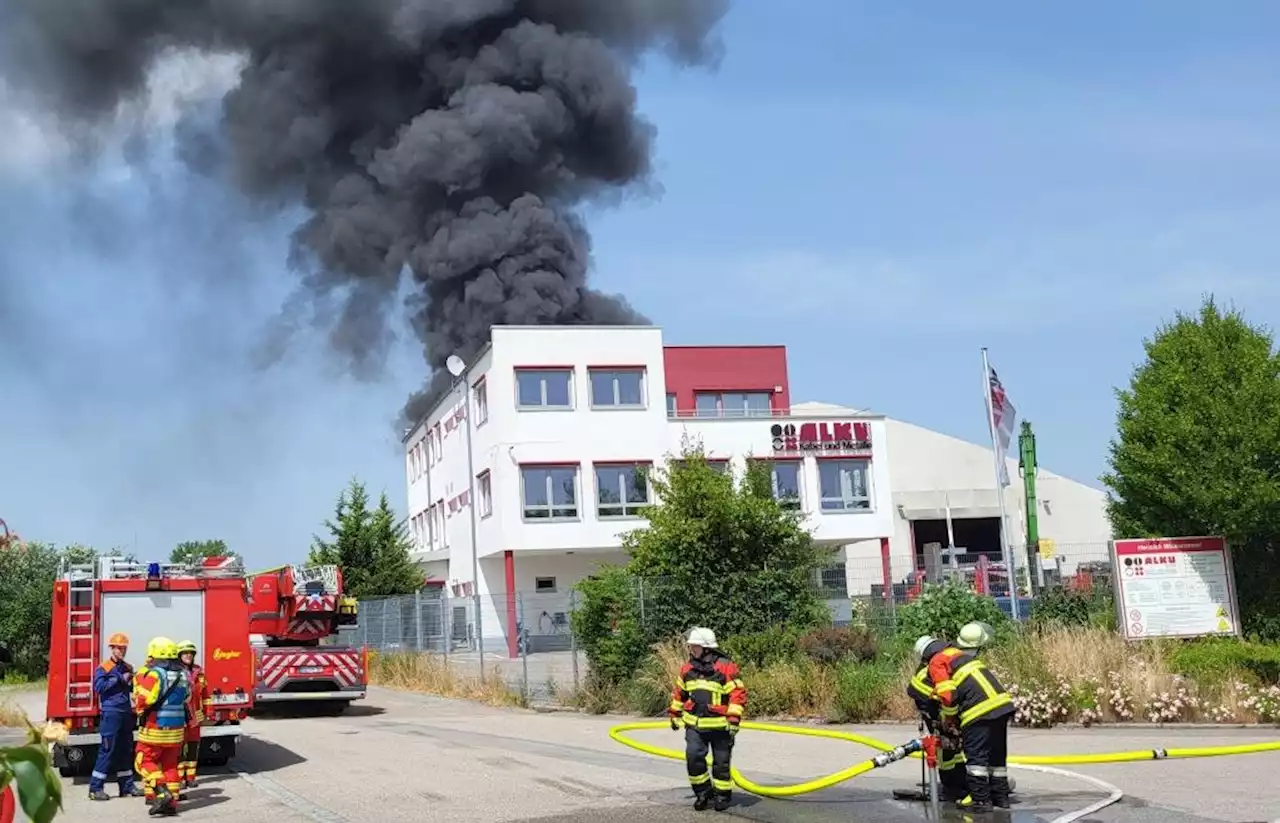 Großbrand bei der Entsorgungsfirma Alku in Maxhütte-Haidhof