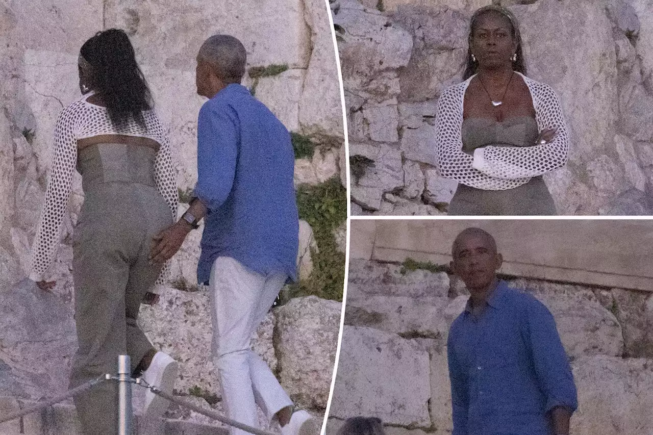 Barack Obama taps Michelle’s butt during family vacation in Greece