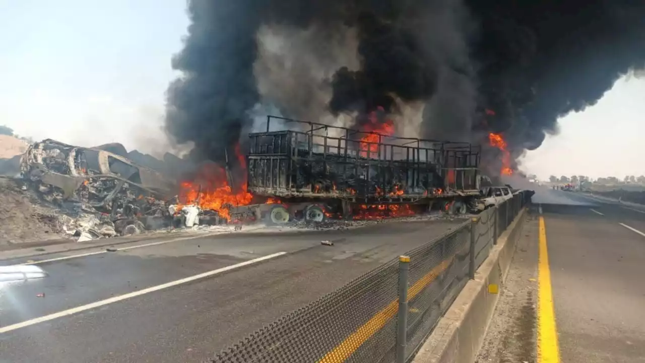 Carambola en la Autopista Zapotlanejo - Lagos de Moreno deja 14 heridos y cinco muertos (Videos)