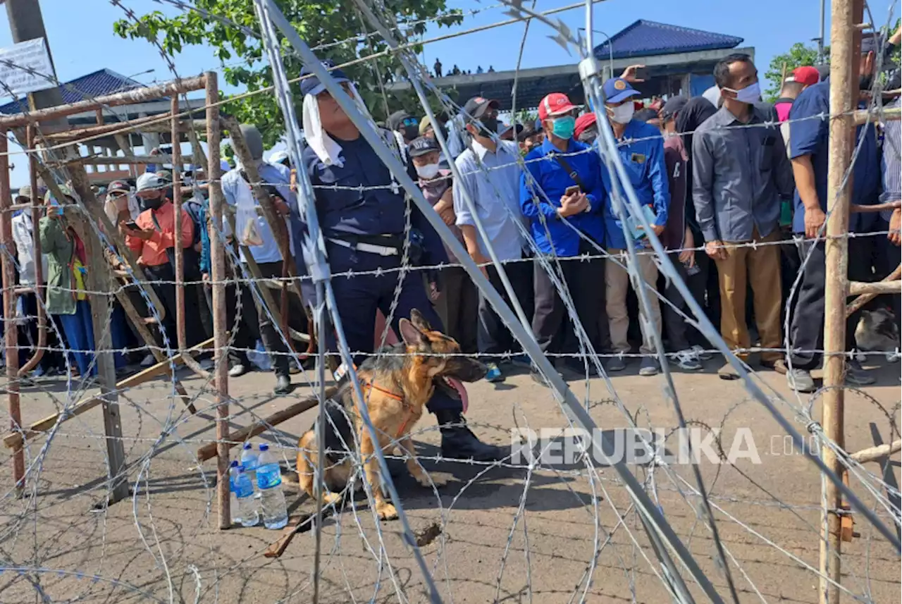 Al-Zaytun |em|pun|/em| Siagakan Anjing Adang Aksi Para Pendemo |Republika Online