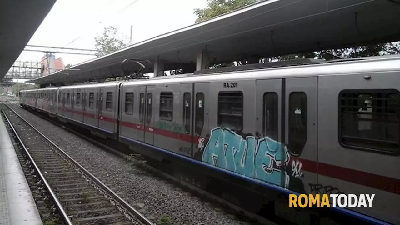 Aspettando i nuovi treni, lungo la Roma Lido sono in arrivo le navette