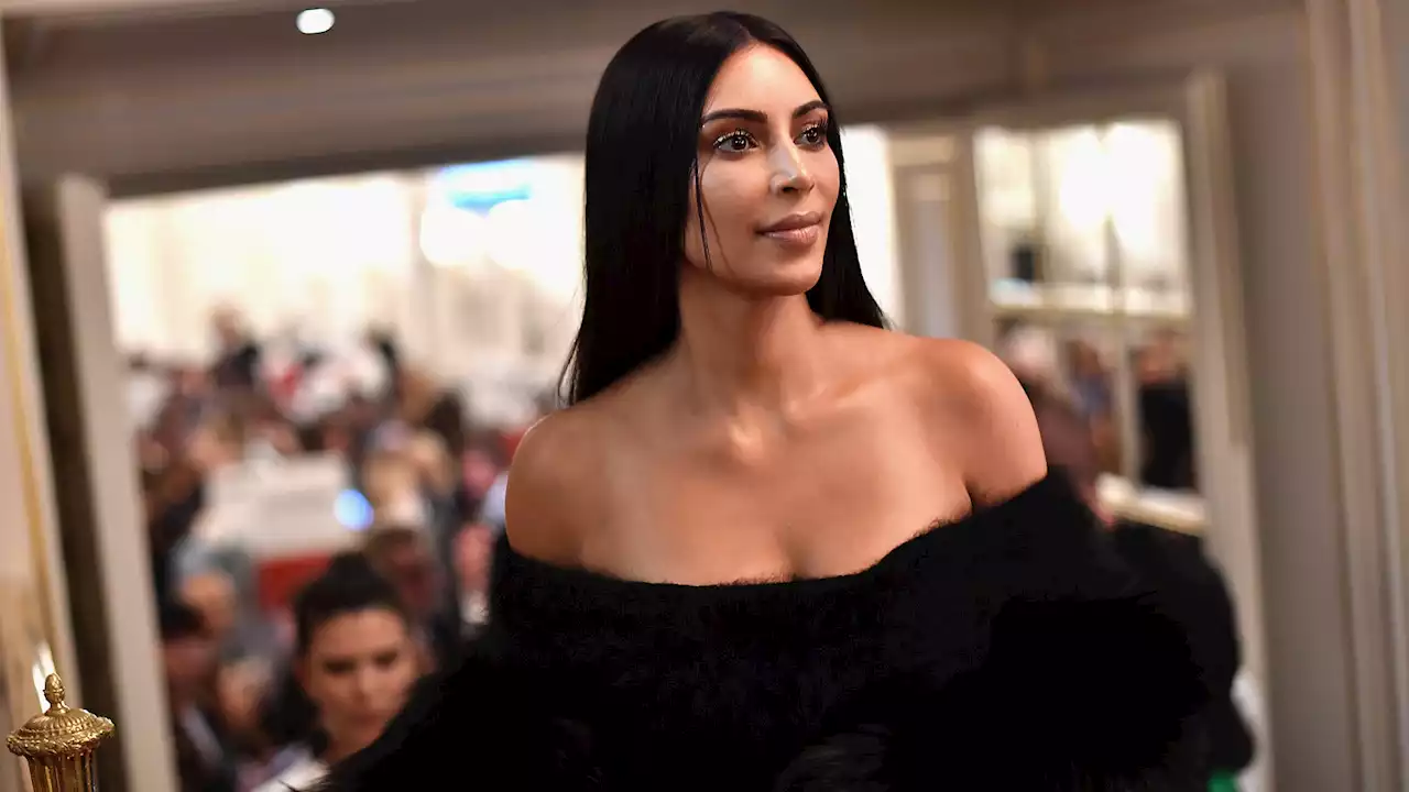 Here’s How Kim Kardashian Perfectly Contours Her Cleavage