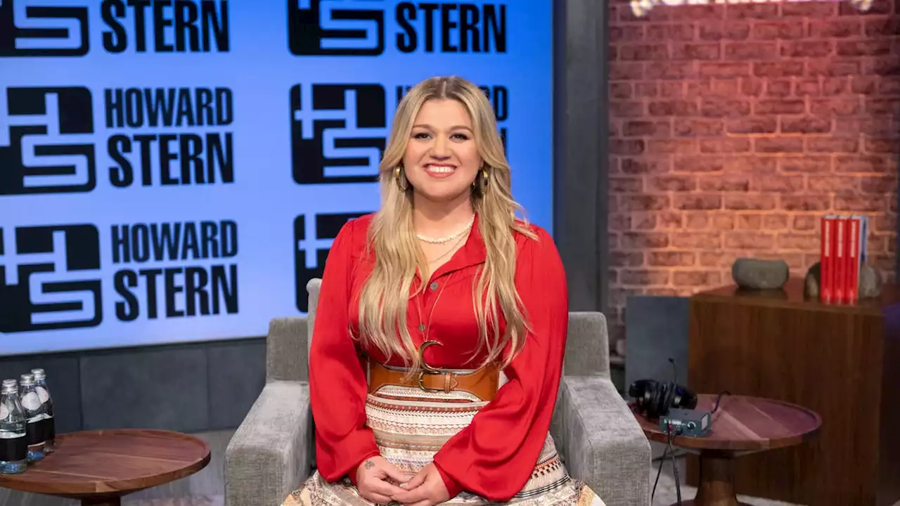 Kelly Clarkson “blindsided” by accusations that talk show was “toxic”