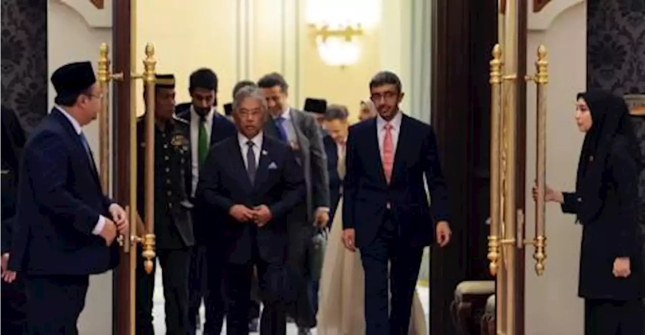 King visits prophet Muhammad’s grave, Raudhah in Madinah