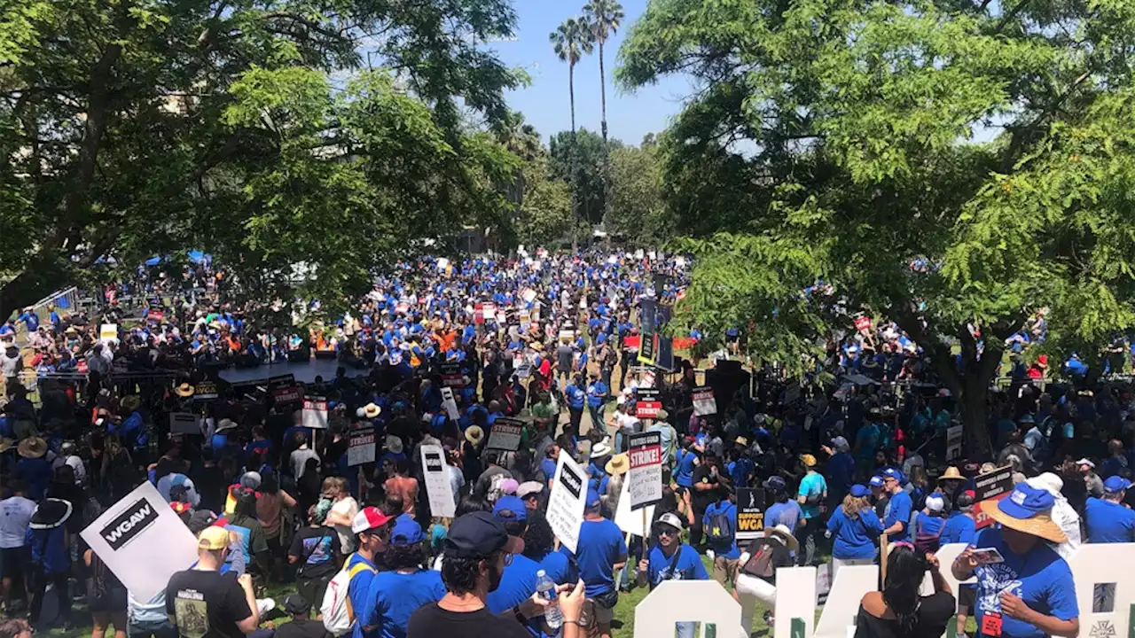 “They’re Scared”: 5,000-Plus Demonstrators Rally In L.A. to Support Writers Strike, Pressure Studios