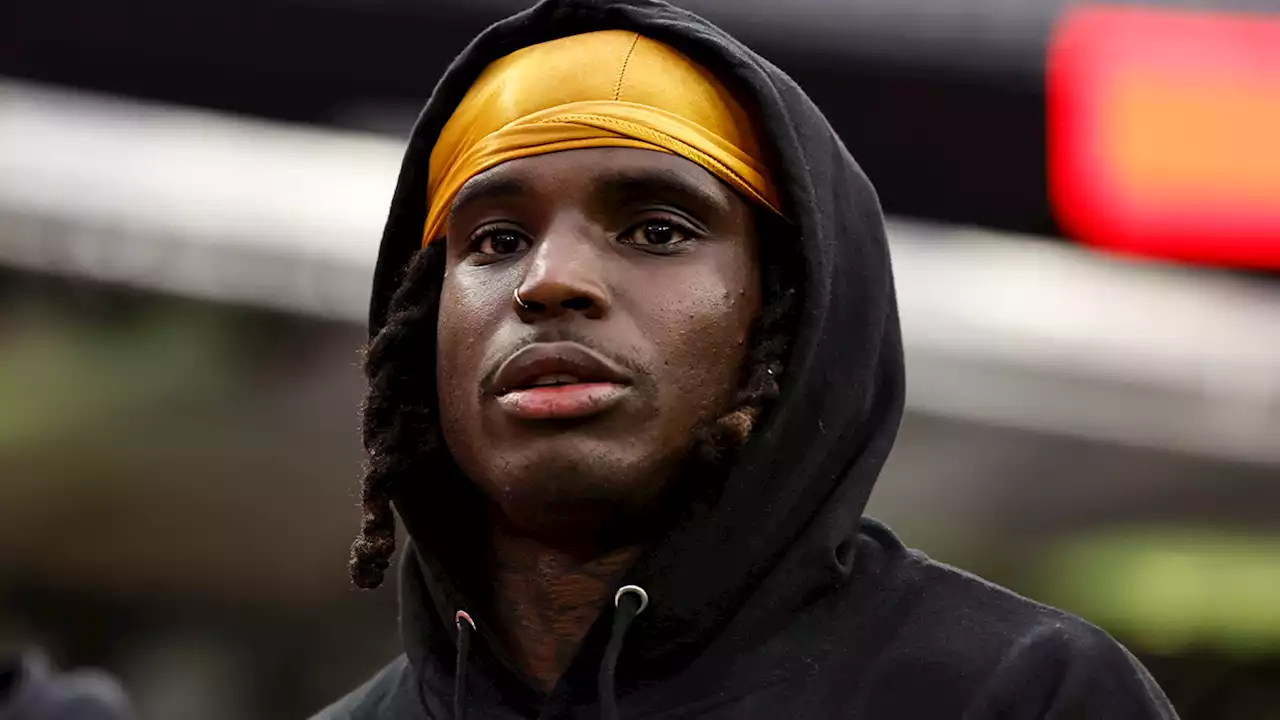 Tyreek Hill Slapped Man On Neck In Fishing Boat Altercation, Cops Say