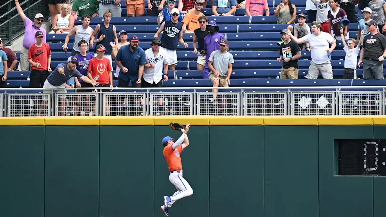 Michael Robertson makes clutch catch to send Florida to Men's College World Series final