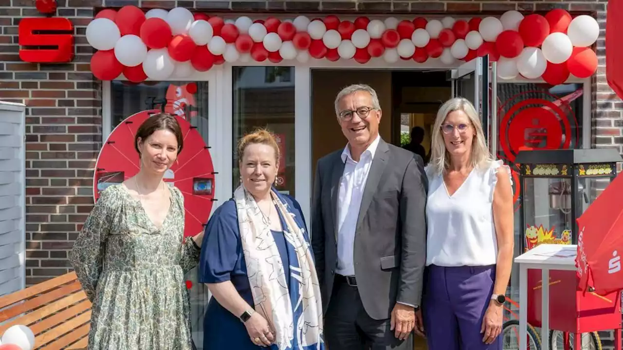 sparkasse eröffnet filiale beim stiftungsdorf