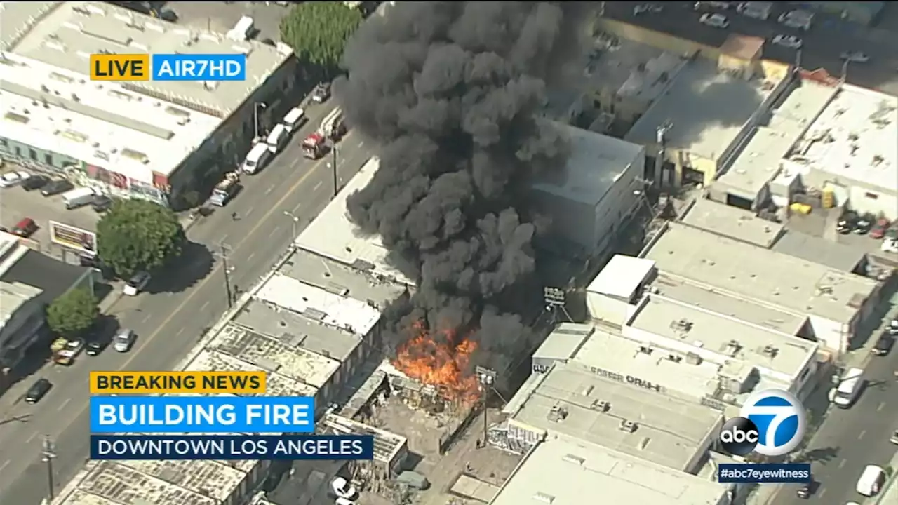 Massive blaze in downtown Los Angeles sends smoke billowing into the sky