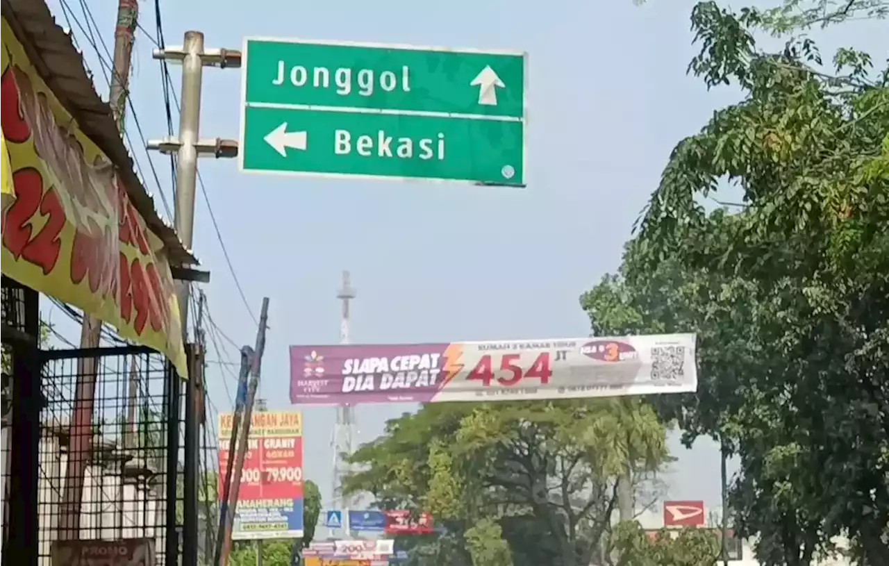 Warga Protes Baliho Iklan Perumahan Buat Semrawut Jalan Transyogi Bogor