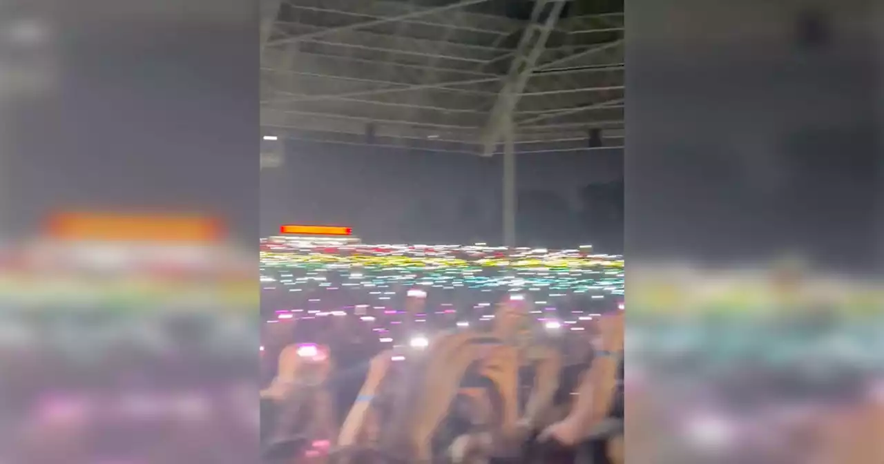 Fans at Toronto concert create incredible rainbow out of thousands of pieces of paper