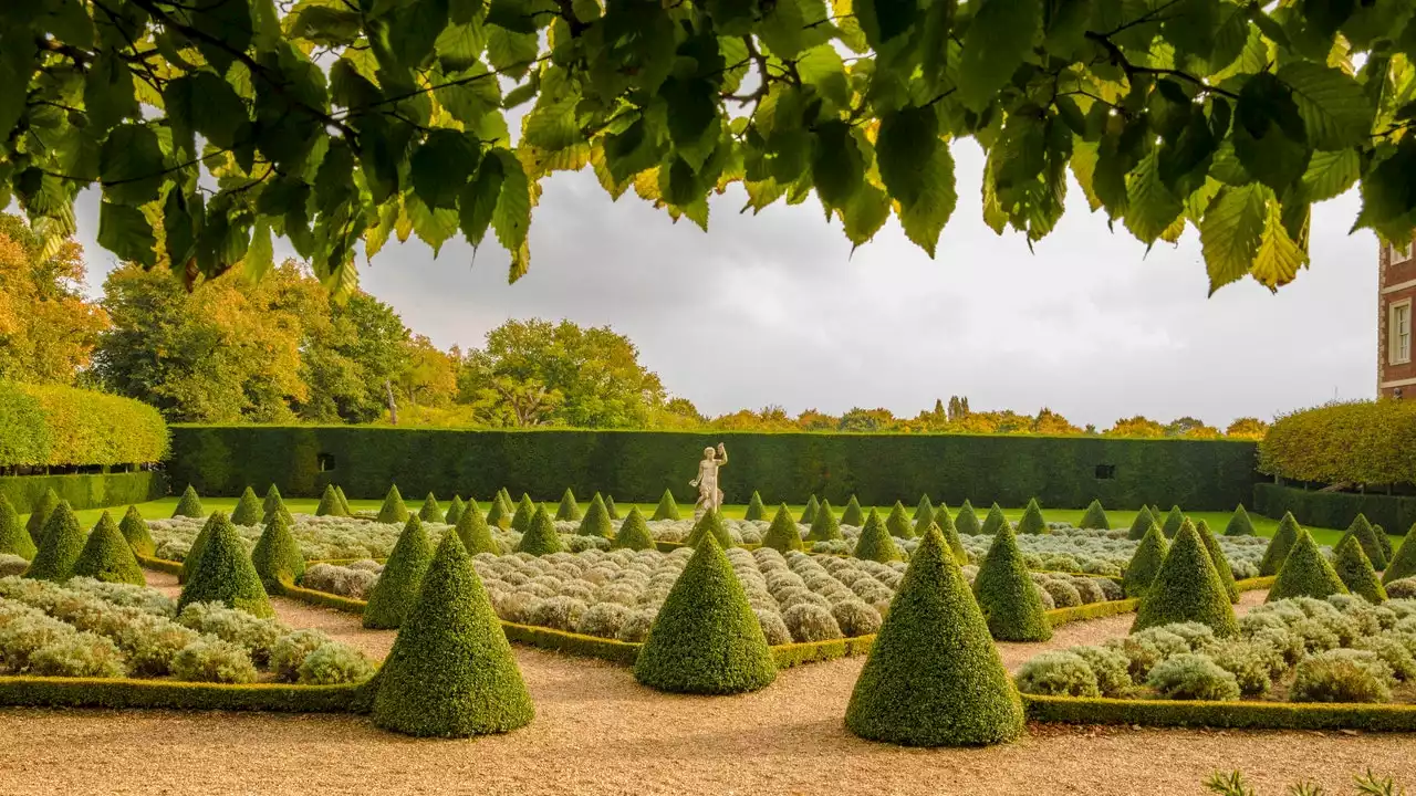 24 Beautiful Gardens, Parks & Courtyards To Visit In London This Summer