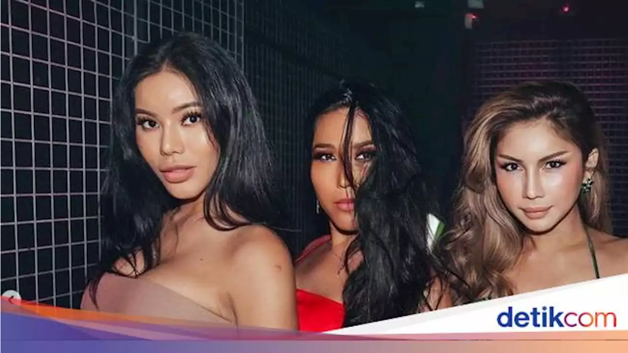 Baju Seksi Transgender Nur Sajat Dikritik, Dinilai Tak Pakai Celana Dalam