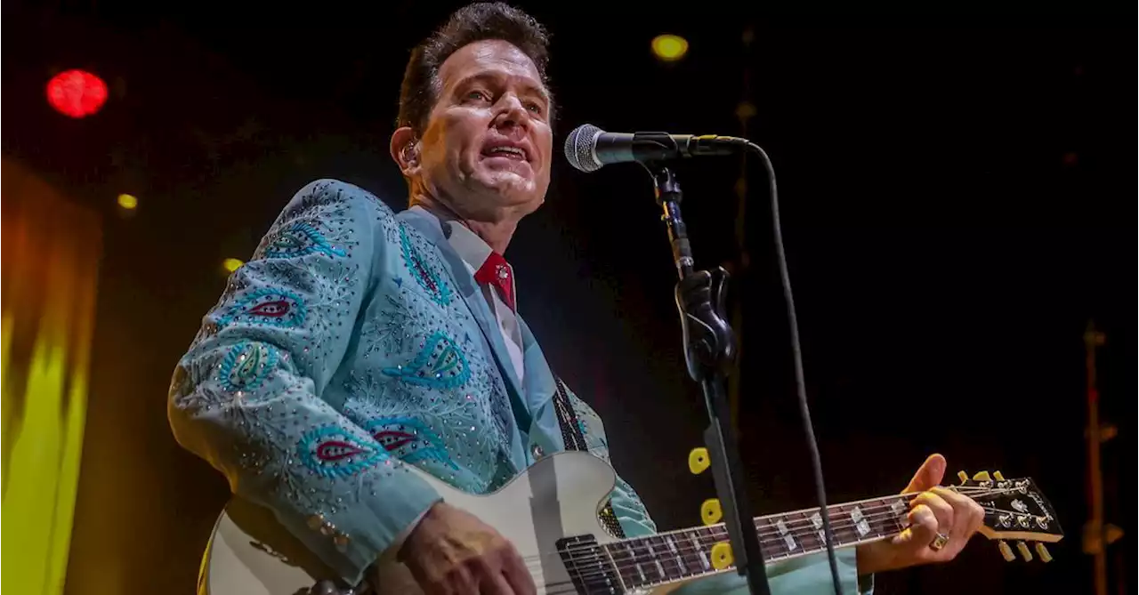 Chris Isaak, el 'crooner' simpático que ni David Lynch consiguió hacer oscuro