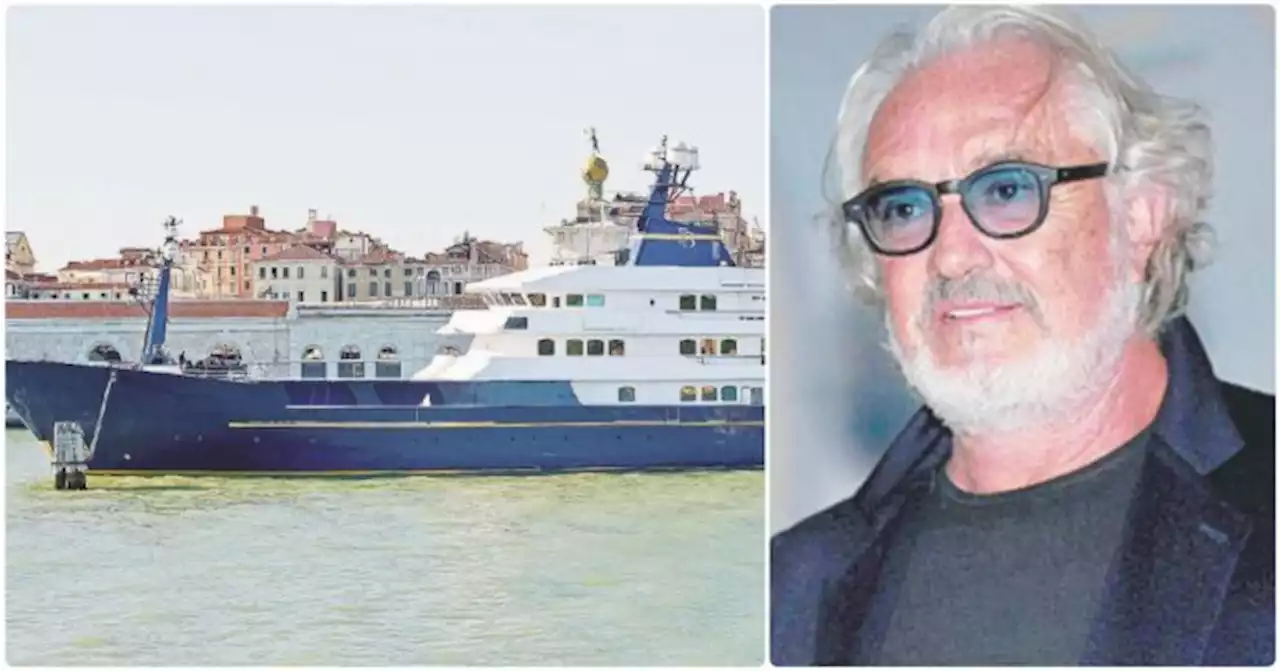 Nessun risarcimento a Briatore per la vendita all'asta del suo maxi-yacht Force Blue: anche la Cassazione dice no al ricorso del manager - Il Fatto Quotidiano