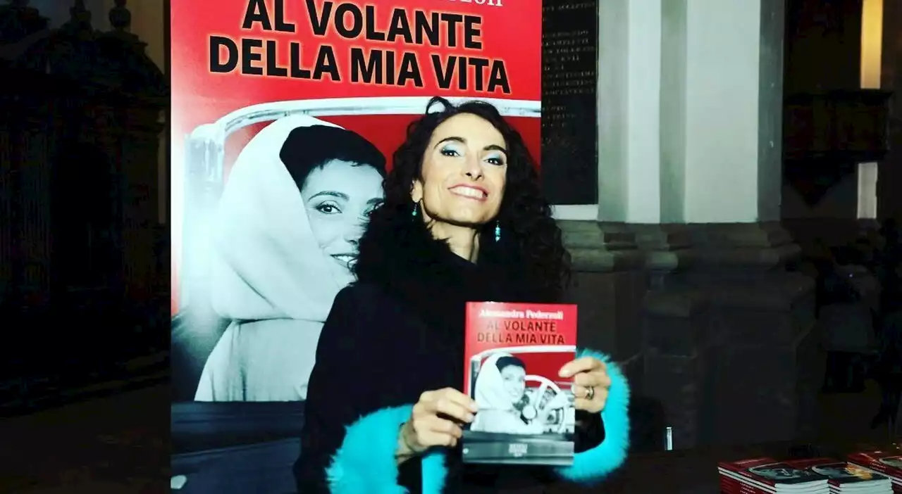 Alessandra Pederzoli, morta a 48 anni la moglie del sindaco di Modena: aveva scritto un libro sulla sua lotta contro il tumore