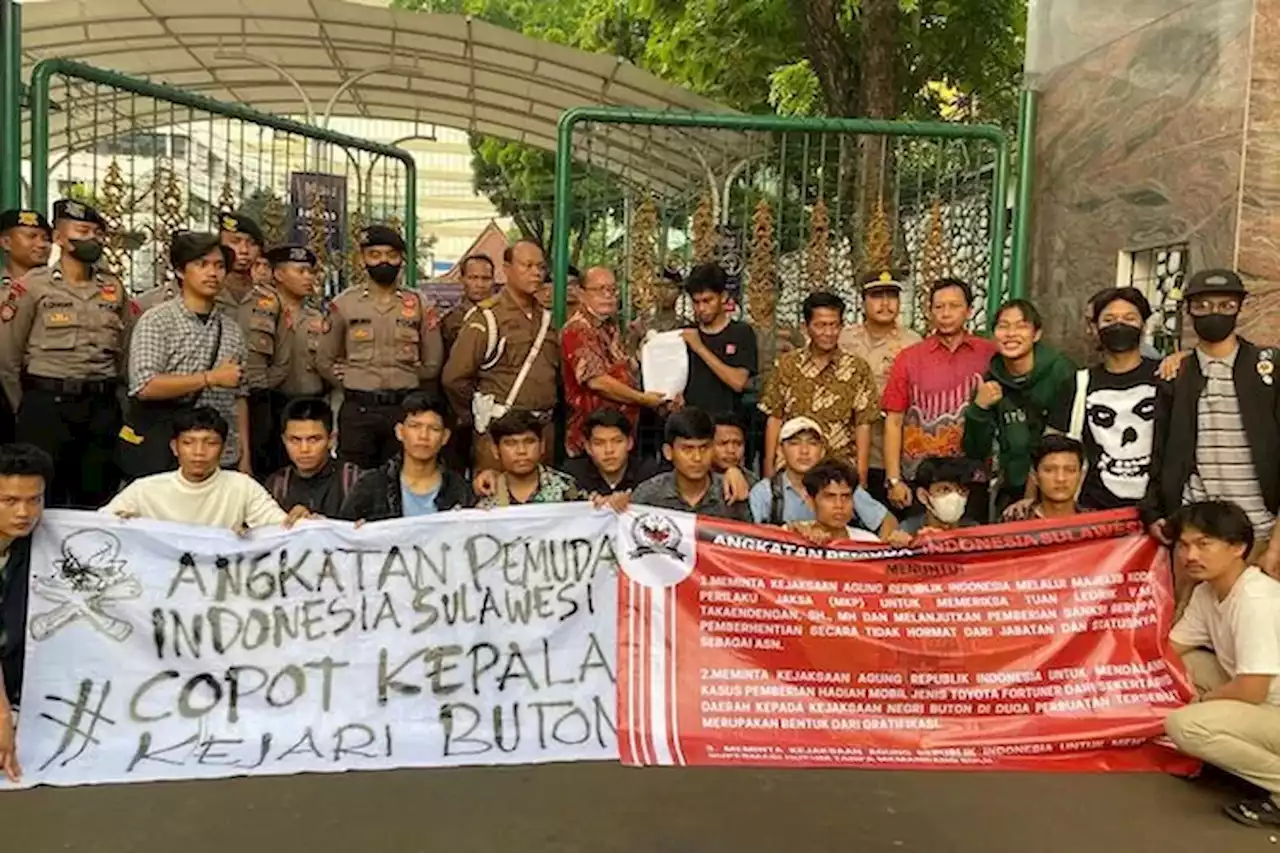 API Sulawesi Demo di Depan Kejagung, Desak Usut Oknum Kajari Buton - Jawa Pos