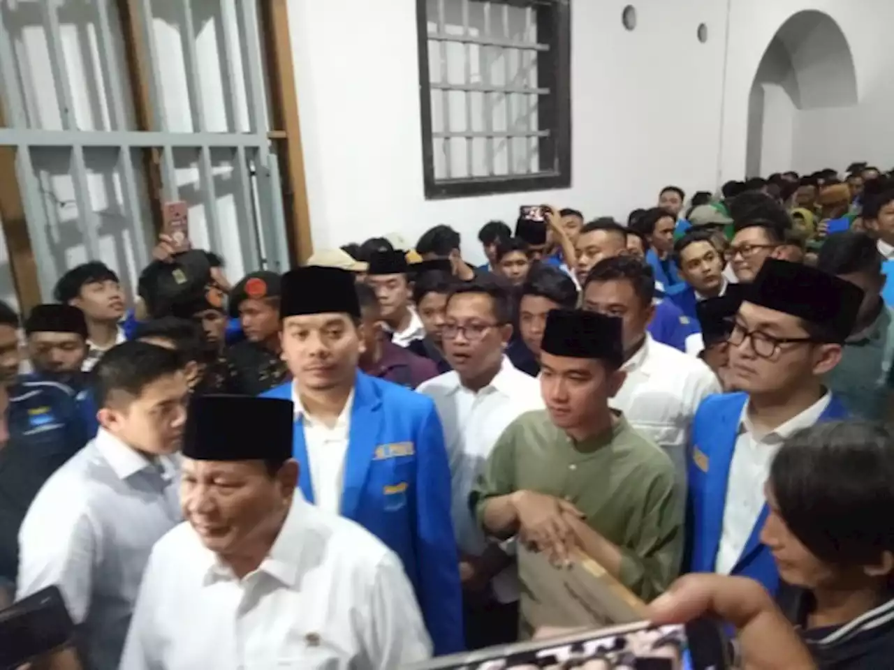 Relawannya Datang Sambut Prabowo, Gibran: Itu Inisiatif Sendiri