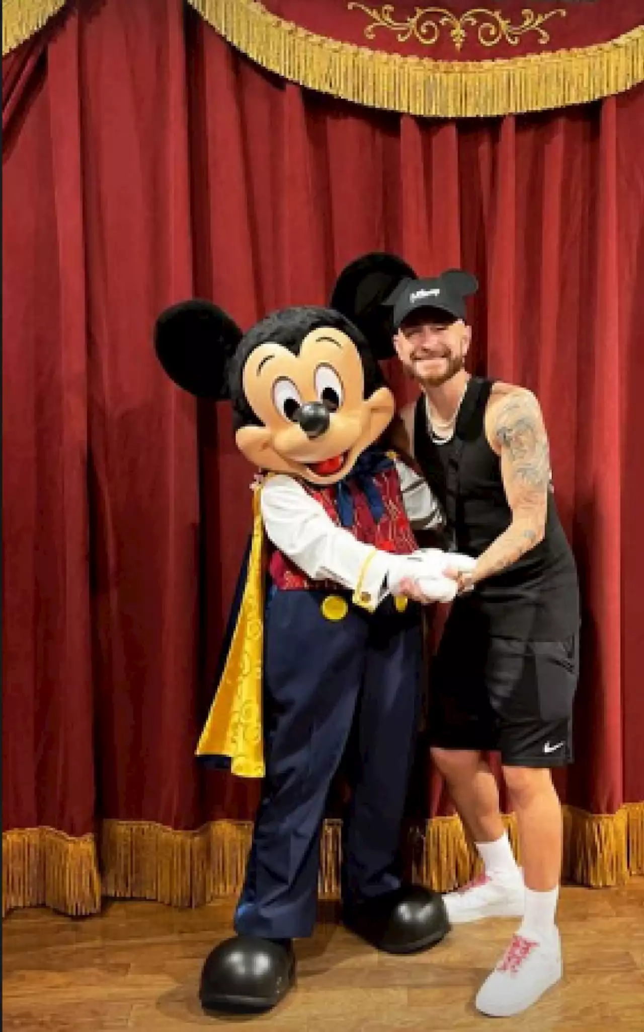 Fred Bruno se diverte na Disney durante viagem aos EUA: 'Sonho de criança' | BBB | O Dia