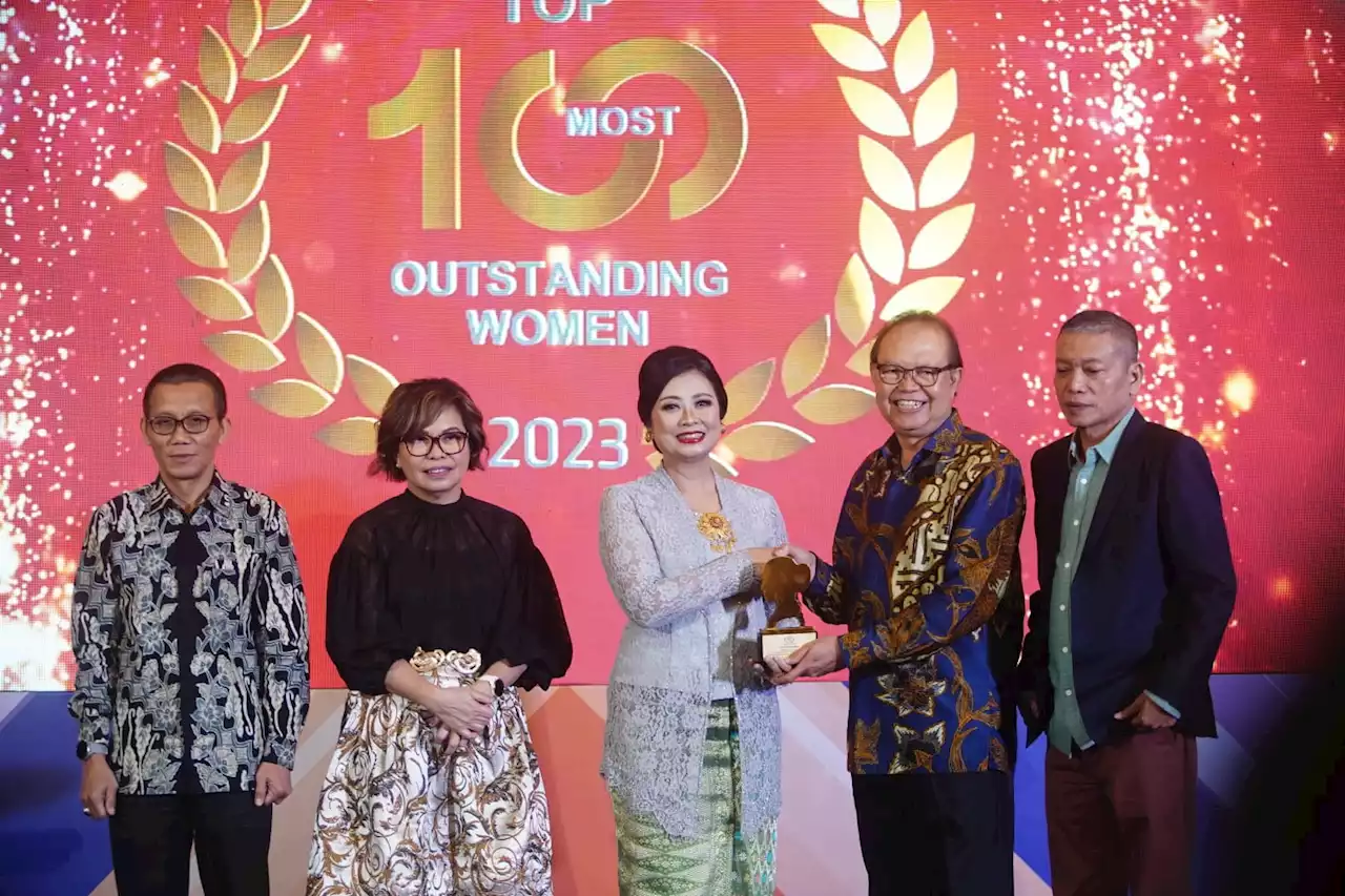 Direktur Keuangan PT KITB Evi Afiatin Jadi Top 100 Most Outstanding Women 2023