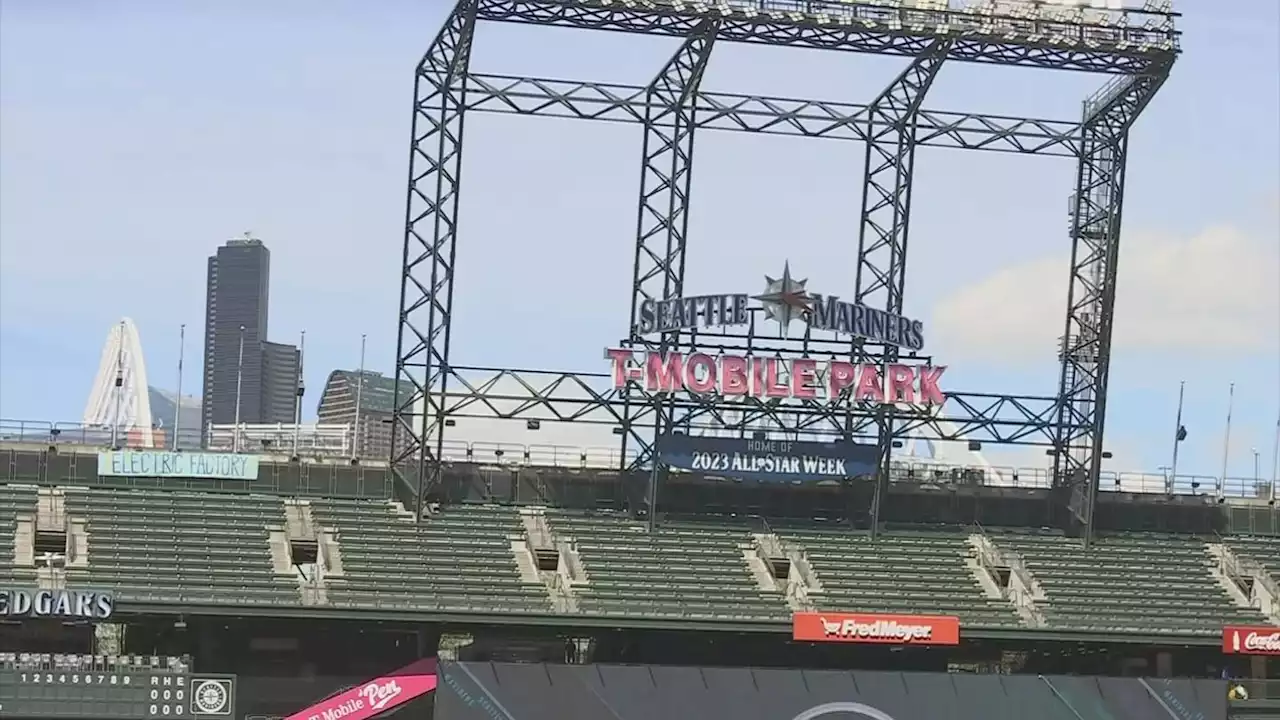 Volunteers help clean up Seattle ahead of next month’s All-Star Week