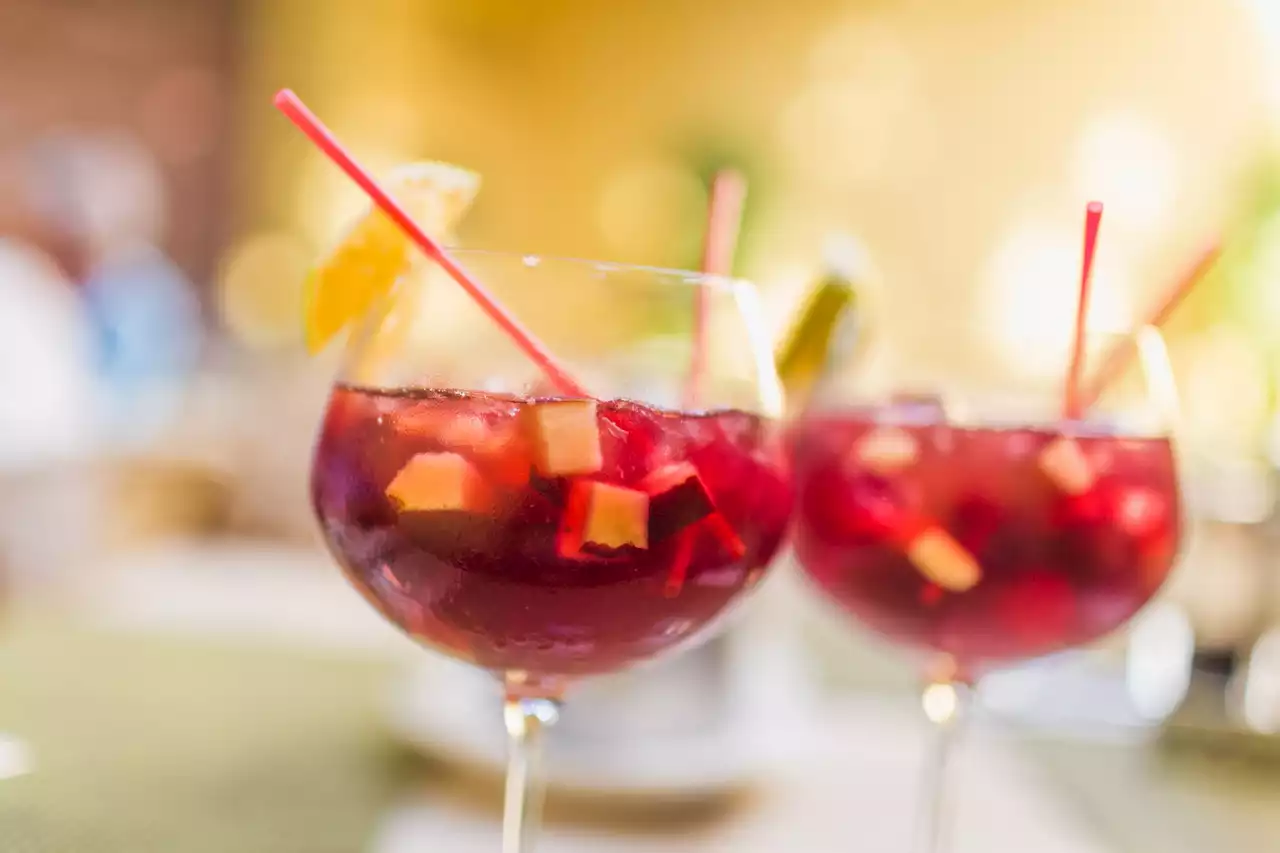 'La sangría en casa y el tinto de verano fuera': los consejos de un experto para disfrutar de dos de las bebidas del verano