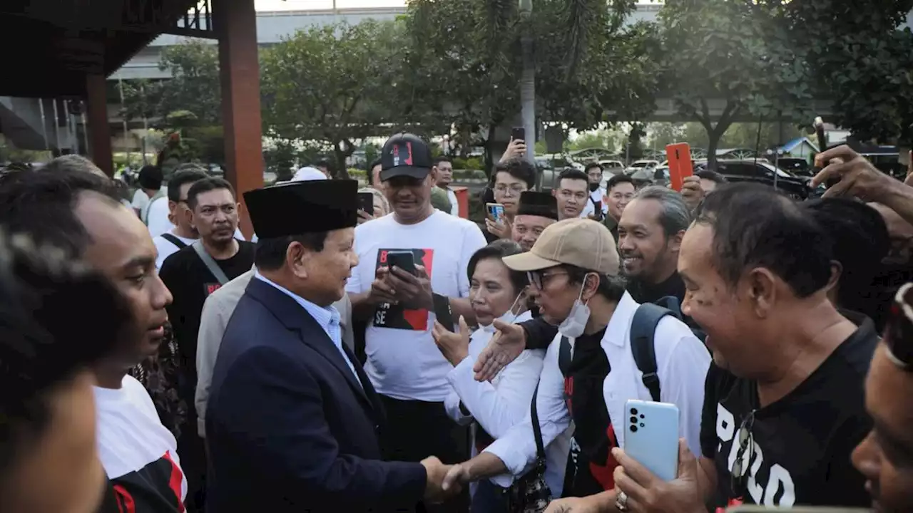 Momen Prabowo Subianto Tiba di Solo Disambut Para Relawan Jokowi dan Gibran