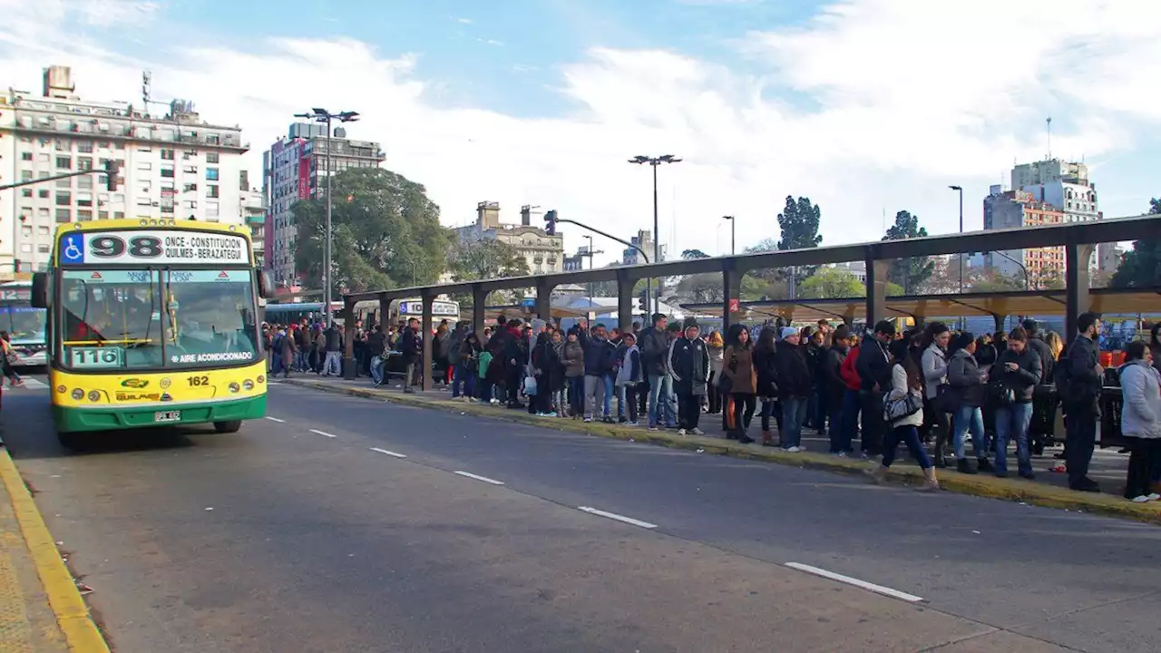 UTA suspendió el paro de colectivos tras acordar con el Gobierno