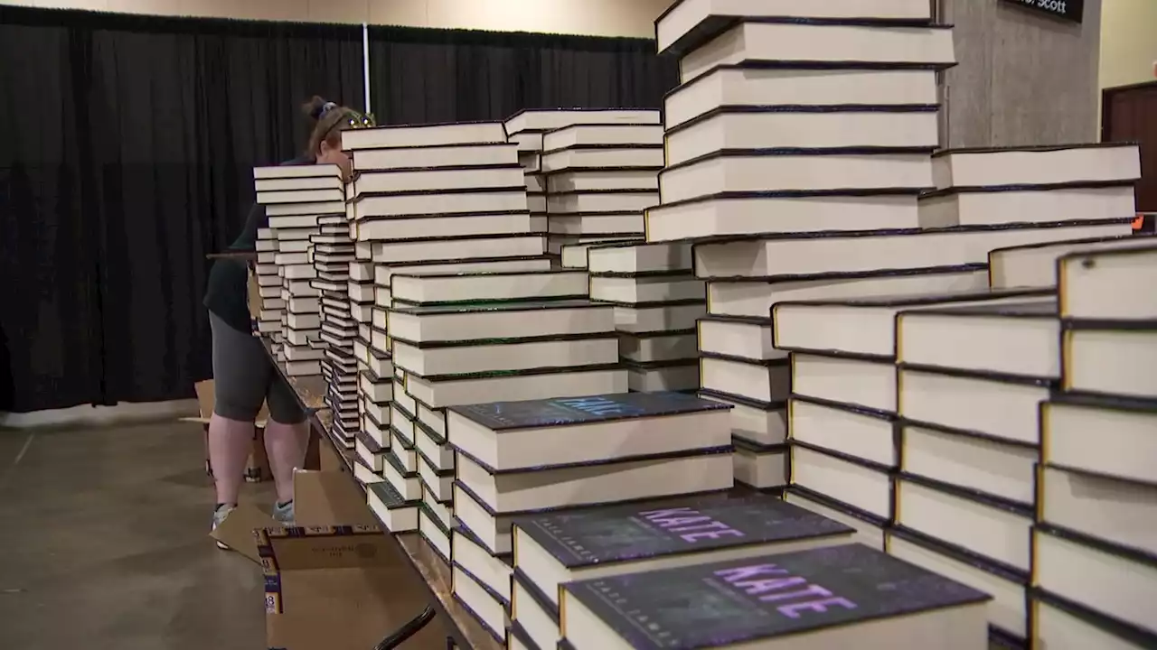 Sold out ‘Book Bonanza' event in Grapevine brings authors and readers together